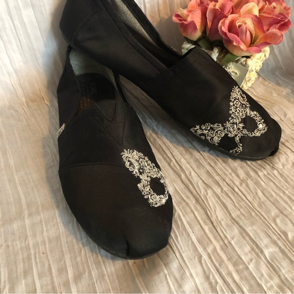 TOMS classic womans SZ 11W black with white butterfly slip ons canvas shoes - Picture 1 of 12